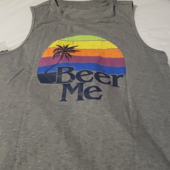 β₯οΈNew boutique Beer me tank - Picture 6 of 7